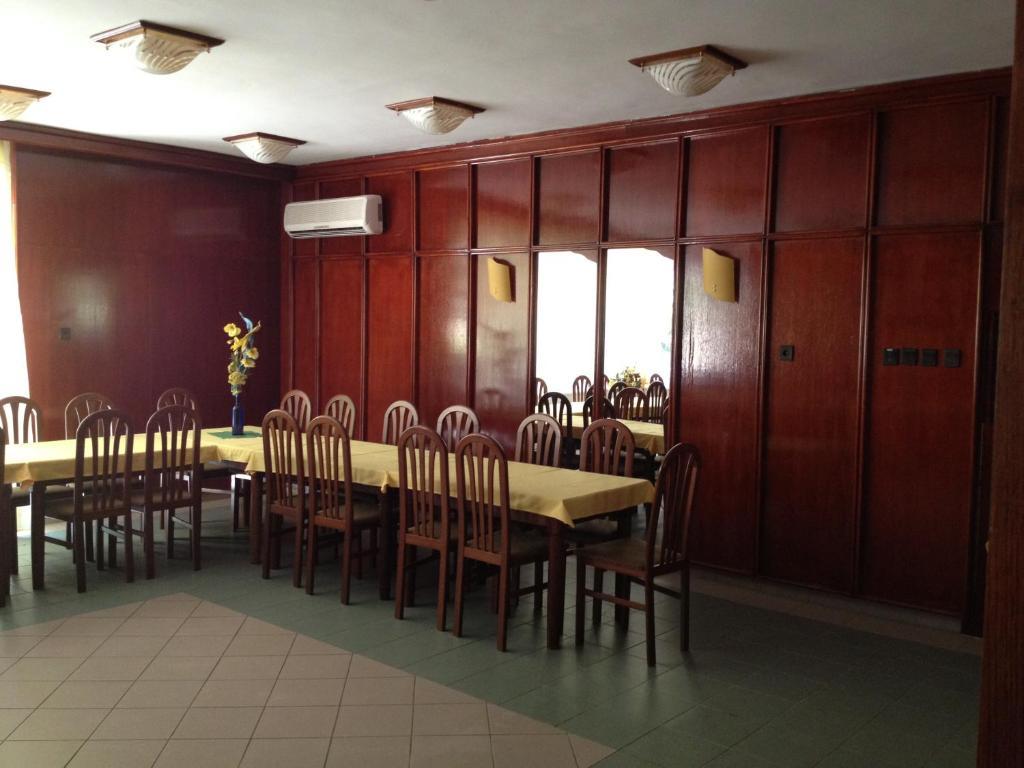 Korona Szallo Hotel Nagykanizsa Buitenkant foto