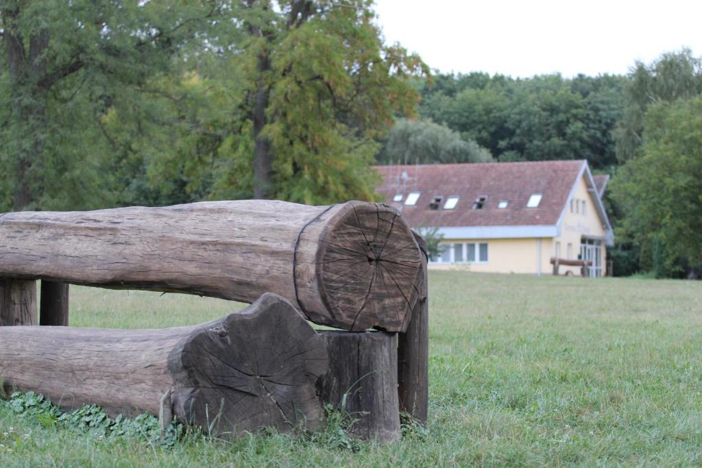 Korona Szallo Hotel Nagykanizsa Buitenkant foto
