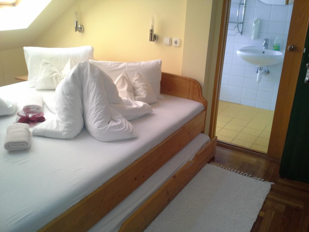 Korona Szallo Hotel Nagykanizsa Buitenkant foto